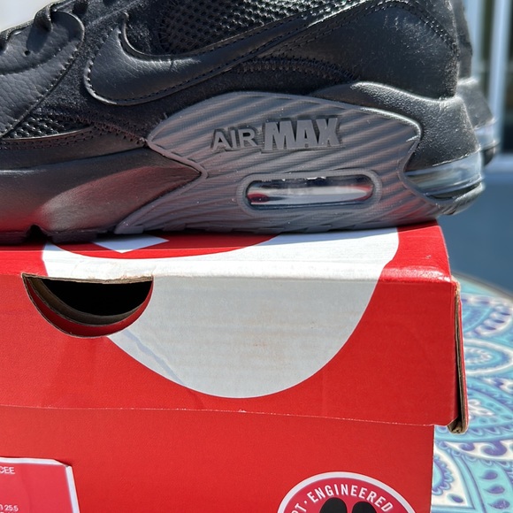 NIKE WOMENS AIR MAX EXCEE SNEAKER - BLACK (8.5) - Picture 3 of 10